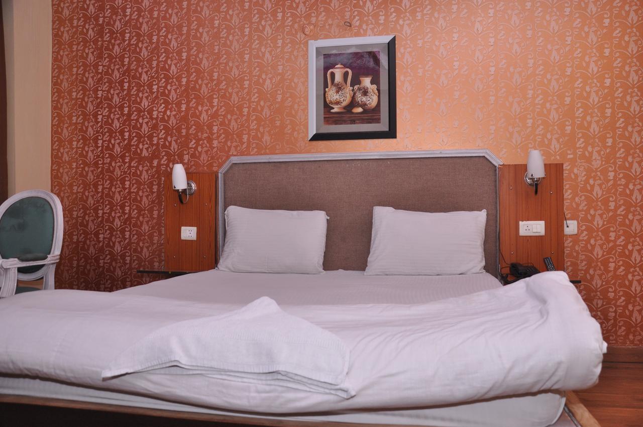 Hotel Samrat Kaushambi Газиабад Екстериор снимка