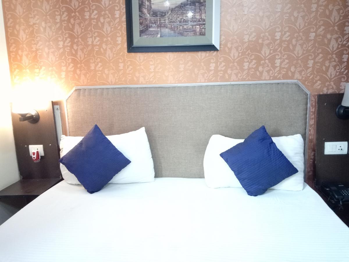 Hotel Samrat Kaushambi Газиабад Екстериор снимка