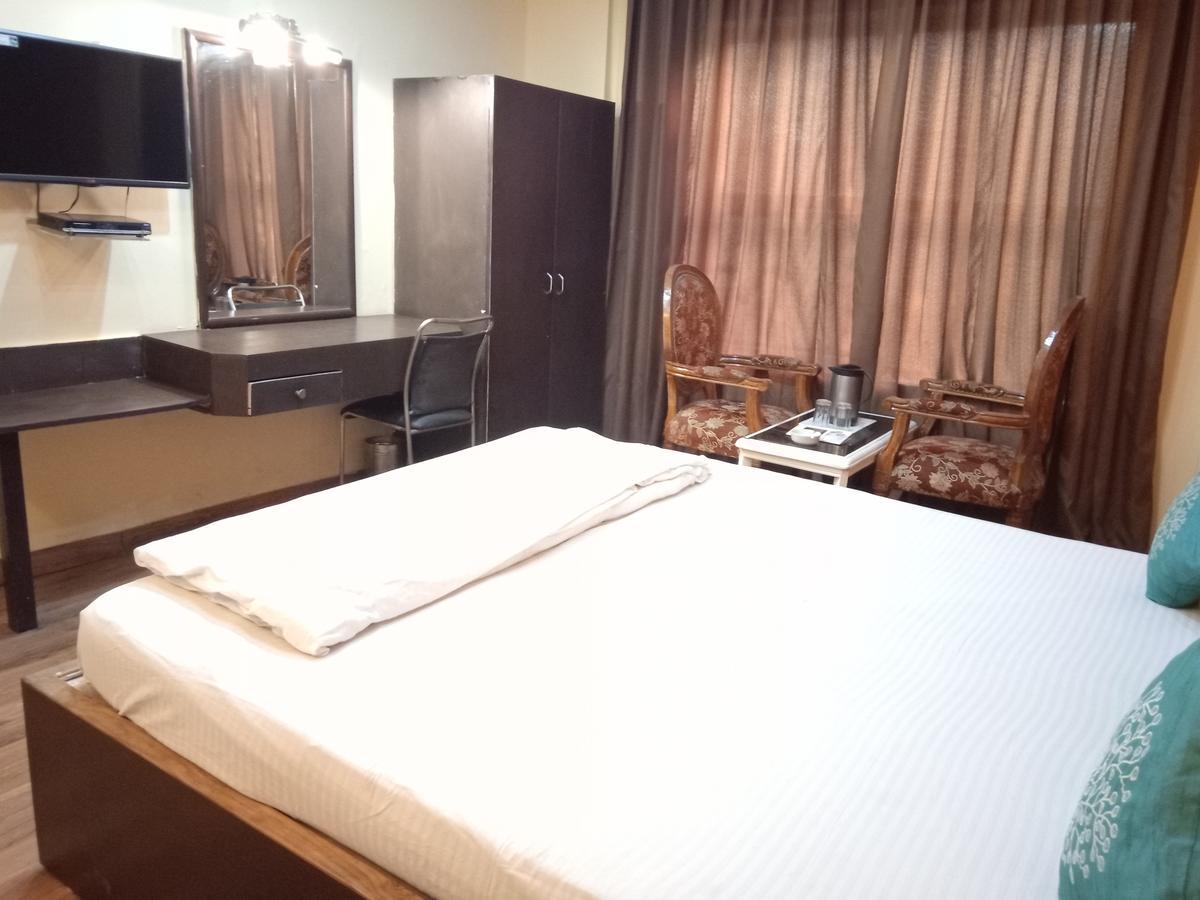 Hotel Samrat Kaushambi Газиабад Екстериор снимка